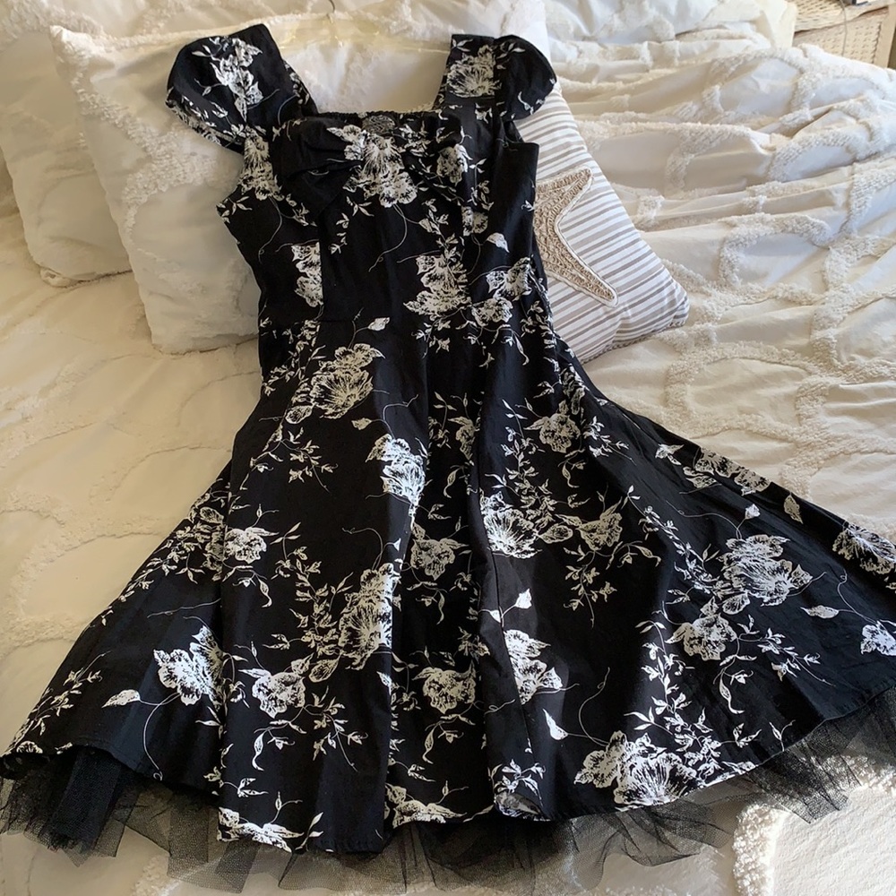 Gifted ⭐️ Swing style skirting dress - Picture 1 of 7